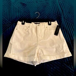 Banana Republic Girlfriend Denim White Shorts. Size 28/6. NWT.